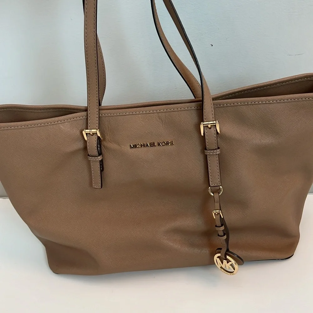 VGUC Michael Kors Large Tan Leather Tote - Picture 3 of 11